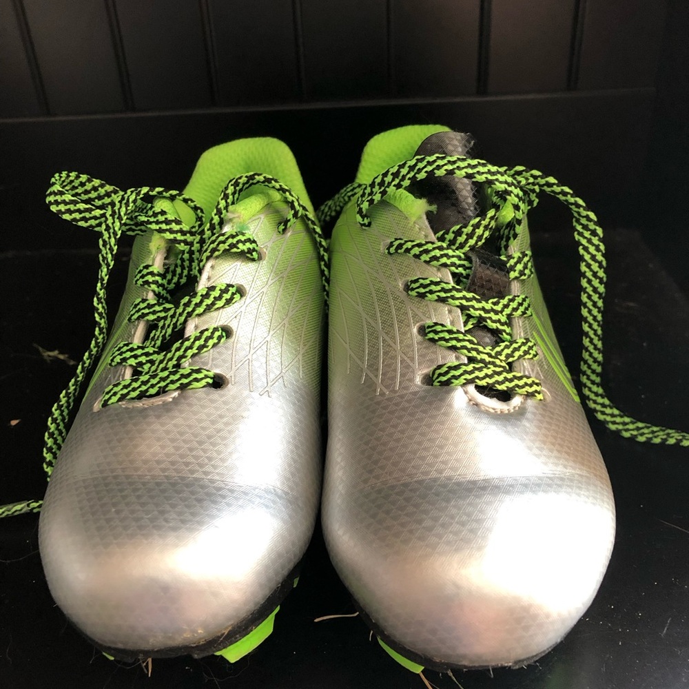 Size 8 toddler soccer cleats